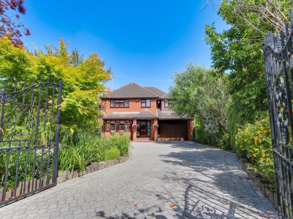 4 bed detached house for sale in Rectory Road, Hadleigh, Benfleet SS7
