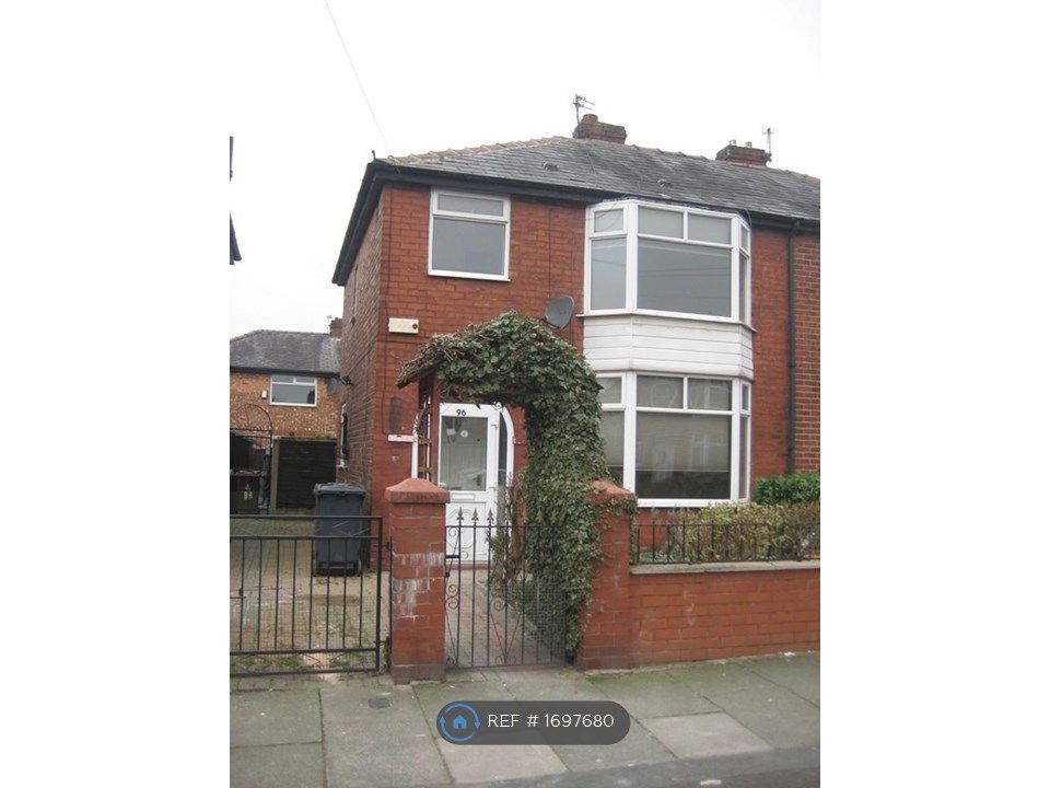 3 bed semidetached house to rent in Droylsden, Droylsden M43 Zoopla