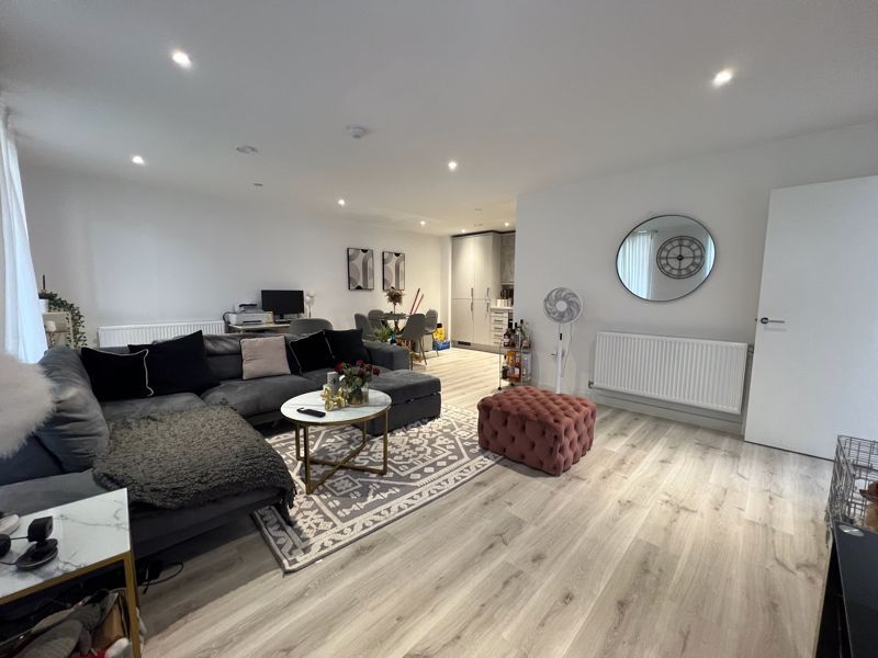 Room to rent in Regal Walk, Bexleyheath DA6, £800 pcm Zoopla