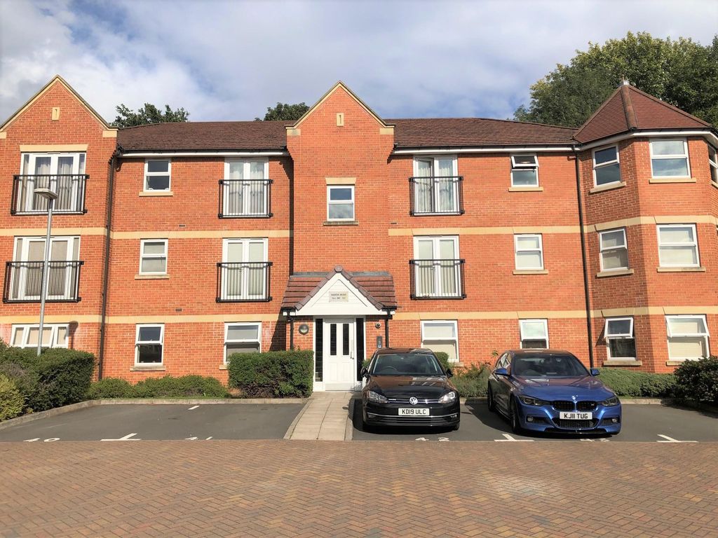 2 bed flat to rent in Walton Road, Bushey WD23, £1,650 pcm Zoopla