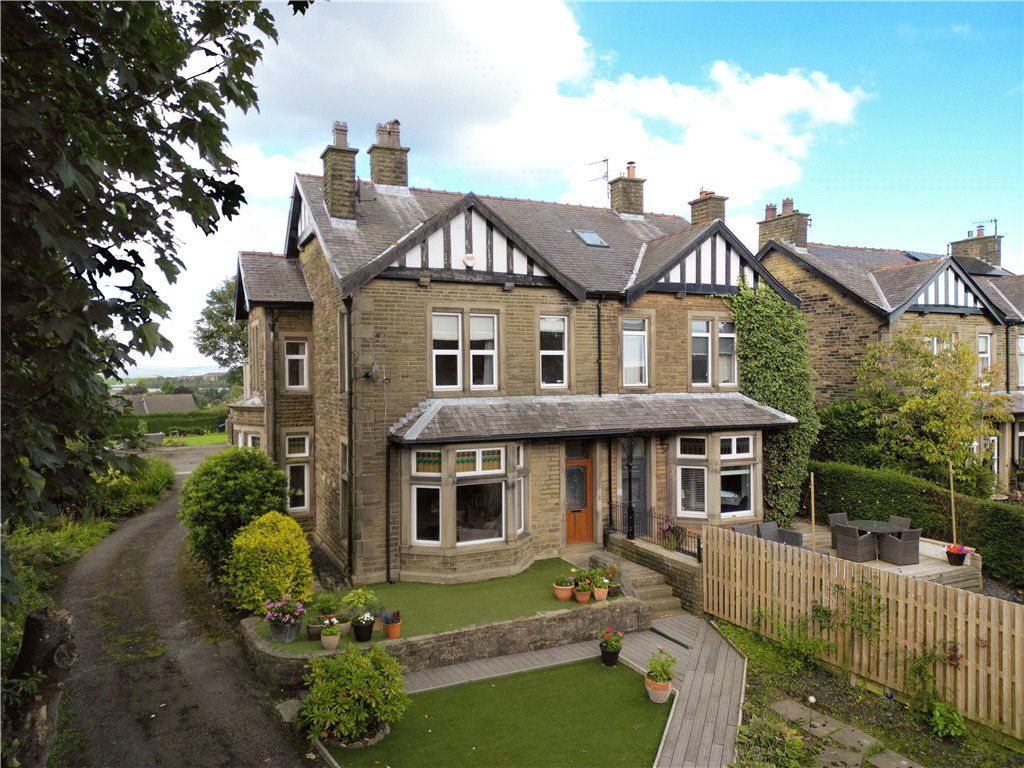 6 bed semidetached house for sale in Gisburn Road, Barnoldswick