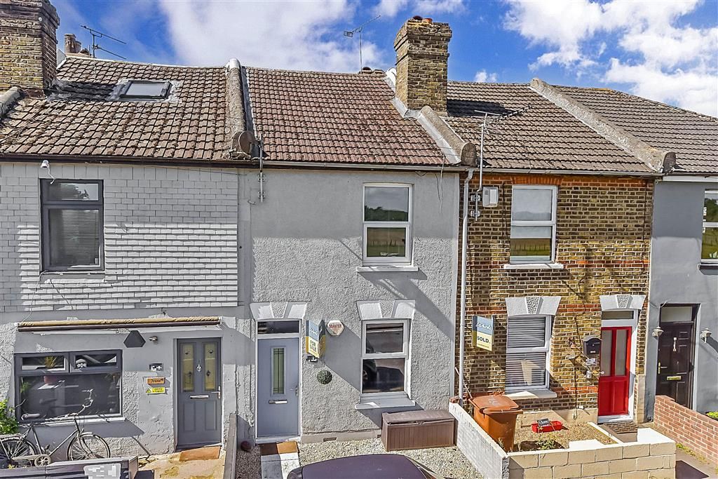 2 bed terraced house for sale in Lower Rainham Road, Rainham
