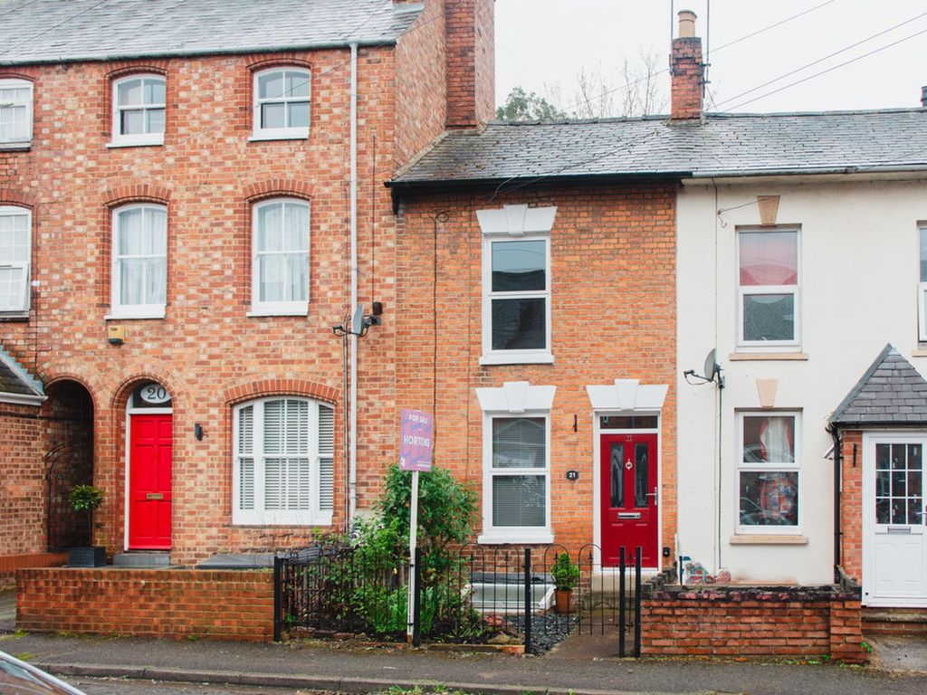 2 bed terraced house for sale in Centre Street, Banbury OX16, £240,000