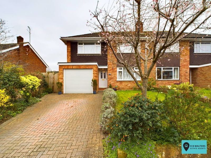 3 bed semidetached house for sale in Saintbridge Close, Abbeydale