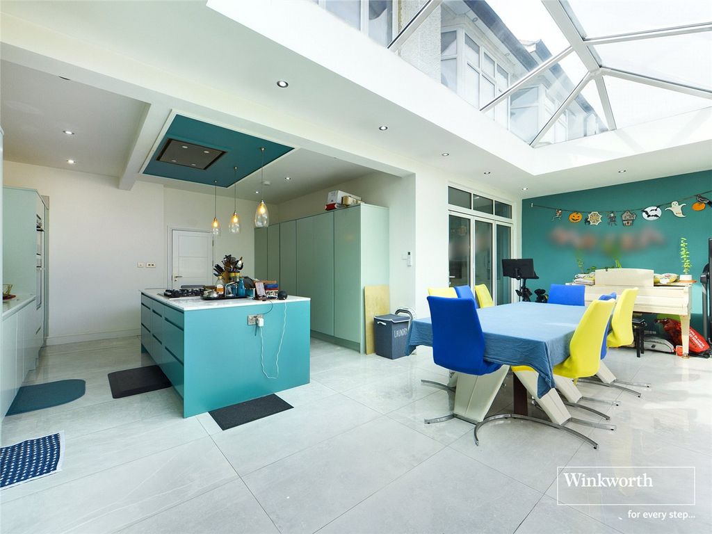 5 bed semidetached house for sale in Lake View, Edgware, Middlesex HA8, £1,250,000 Zoopla