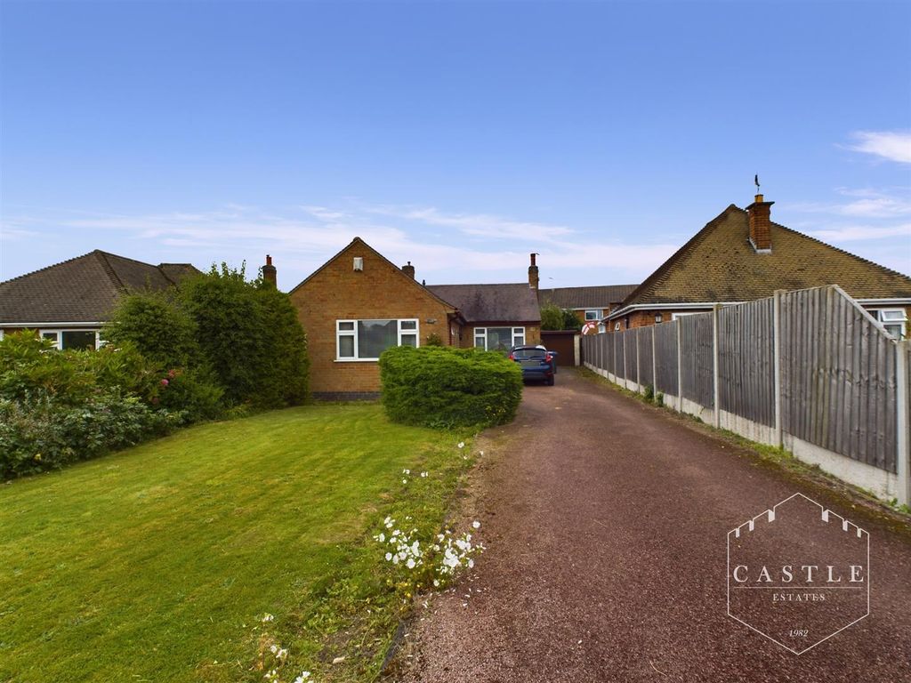 3 bed detached bungalow for sale in Middlefield Lane, Hinckley LE10, £