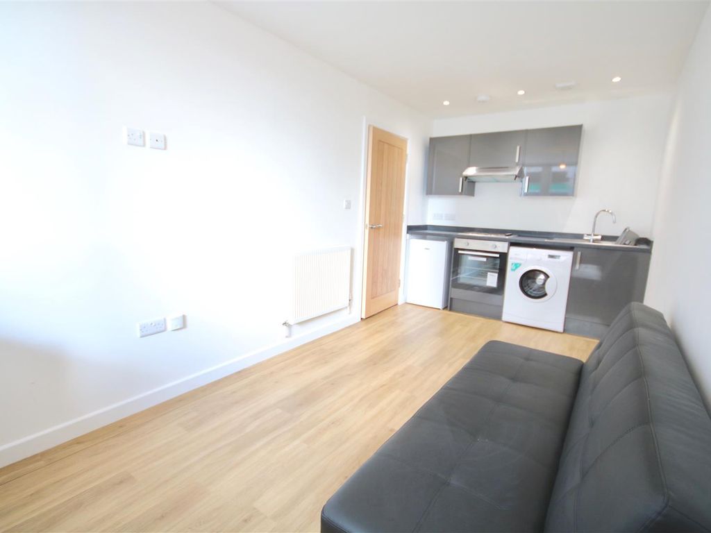 2 bed flat to rent in Enterprise House, Isambard Brunel Road, Portsmouth PO1 Zoopla