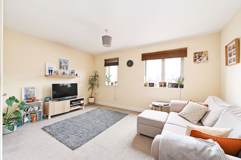 2 bed flat for sale in Halls Court, Woodseats Road, Sheffield S8, £