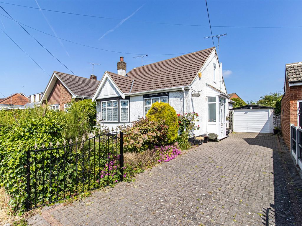 3 bed detached house for sale in Tyler Avenue, Laindon SS15 Zoopla