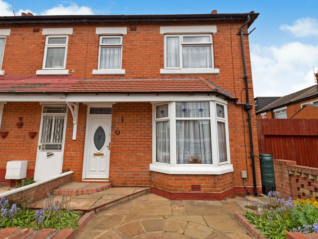 3 bed terraced house for sale in Kendal Avenue, Barking IG11, £450,000