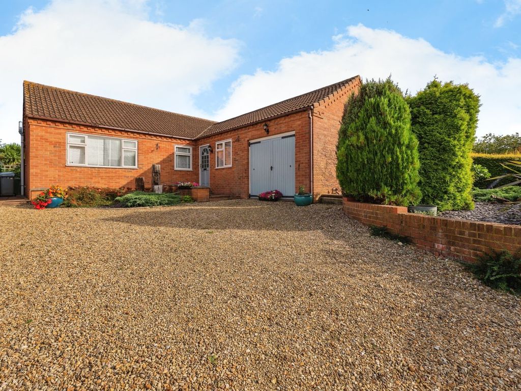 4 bed detached bungalow for sale in Shepton Lane, Pickworth, Sleaford