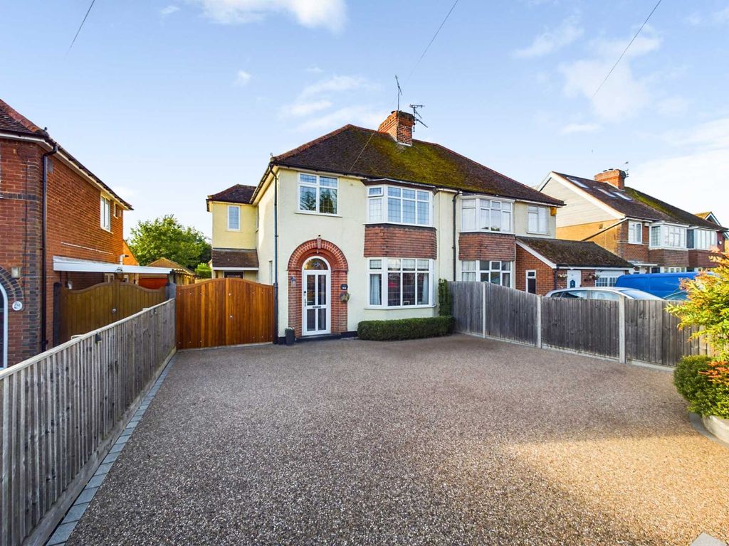 3 bed semidetached house for sale in Tring Road, Aylesbury HP20, £