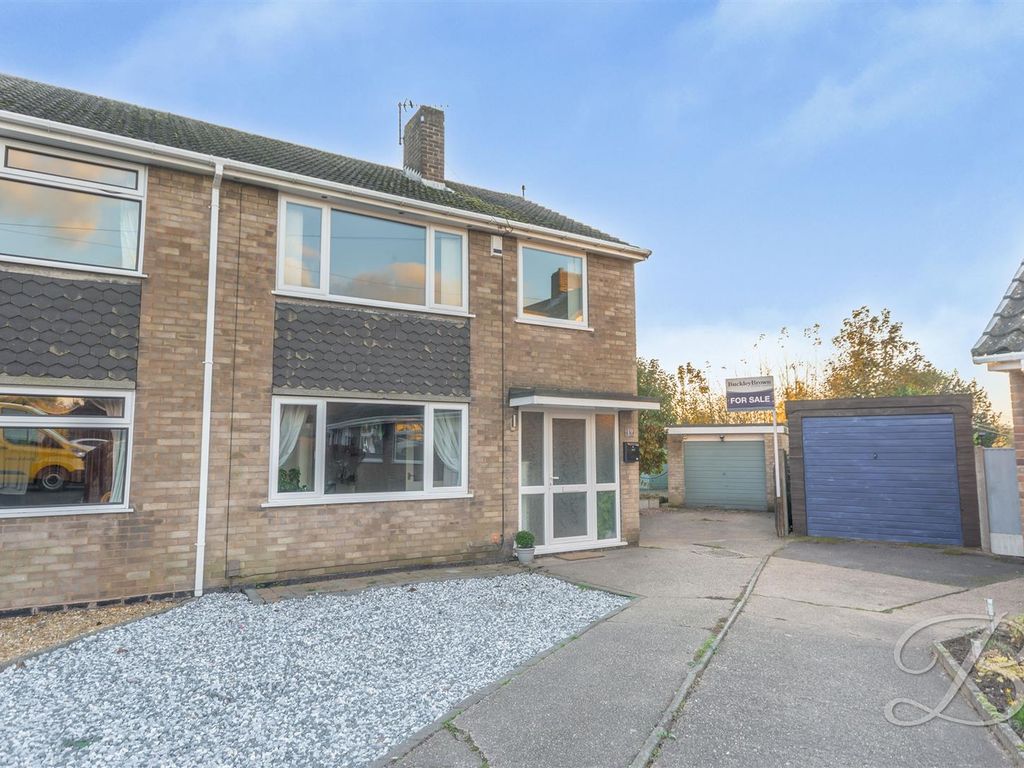 3 bed semidetached house for sale in Little Barn Court, Mansfield NG18
