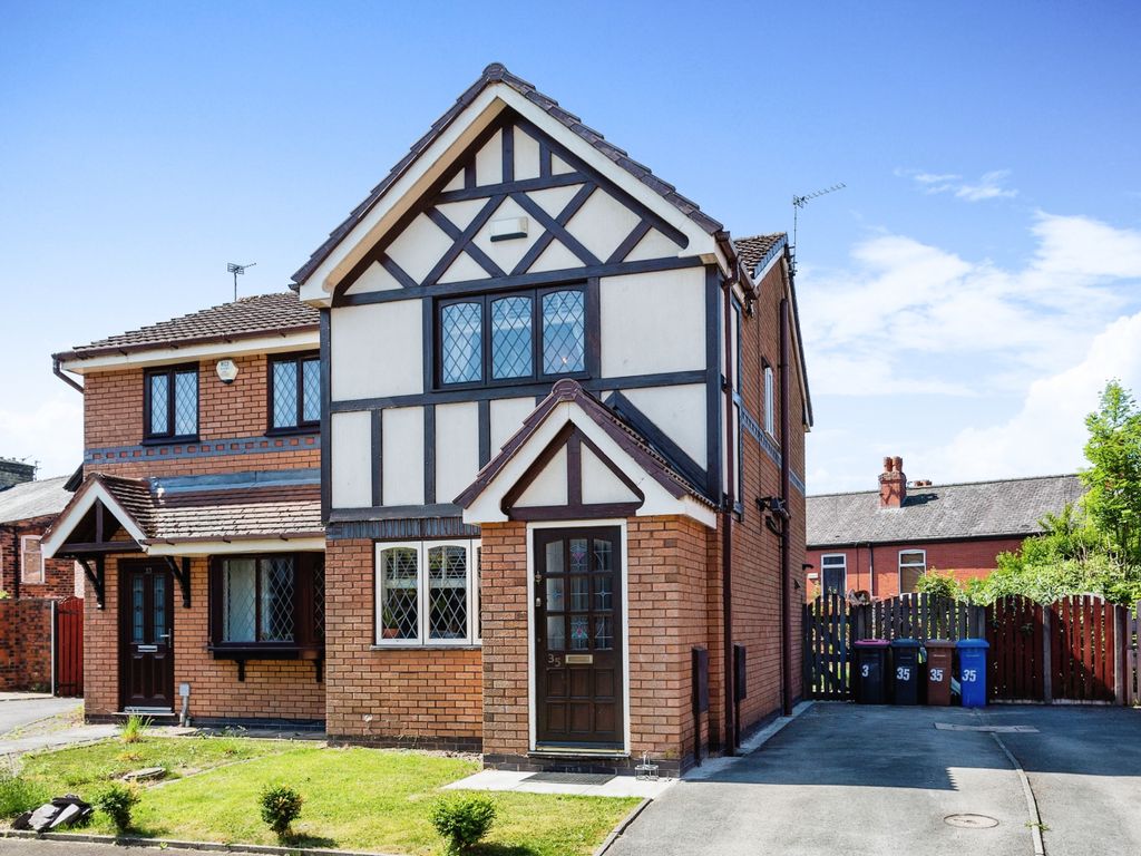 2 bed semidetached house for sale in Waterslea, Eccles, Manchester