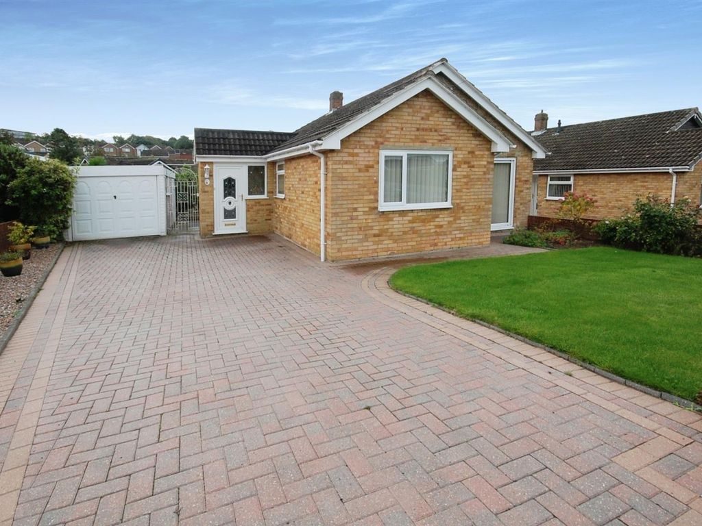 3 bed detached bungalow for sale in Gibson Lane, Kippax, Leeds LS25, £