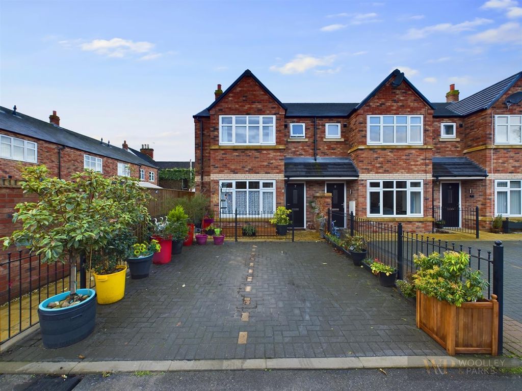 3 bed end terrace house for sale in Kilnview Croft, Driffield YO25, £