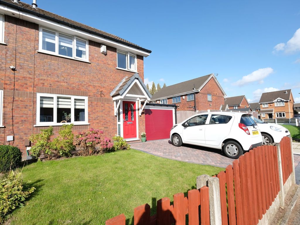 3 bed semidetached house for sale in Finstock Close, Eccles M30, £