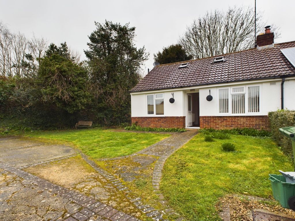 3 bed property to rent in Whitefield Close, Bridgend, Stonehouse GL10