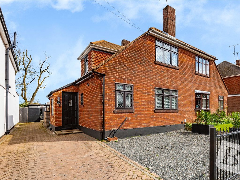 3 bed semidetached house for sale in Rushdene Road, Brentwood, Essex