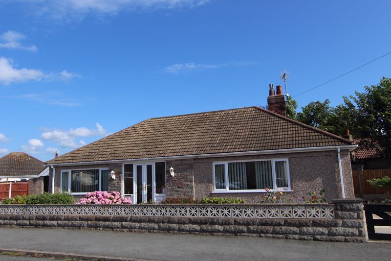 2 bed detached bungalow for sale in Kendal Road, Kinmel Bay, Rhyl LL18