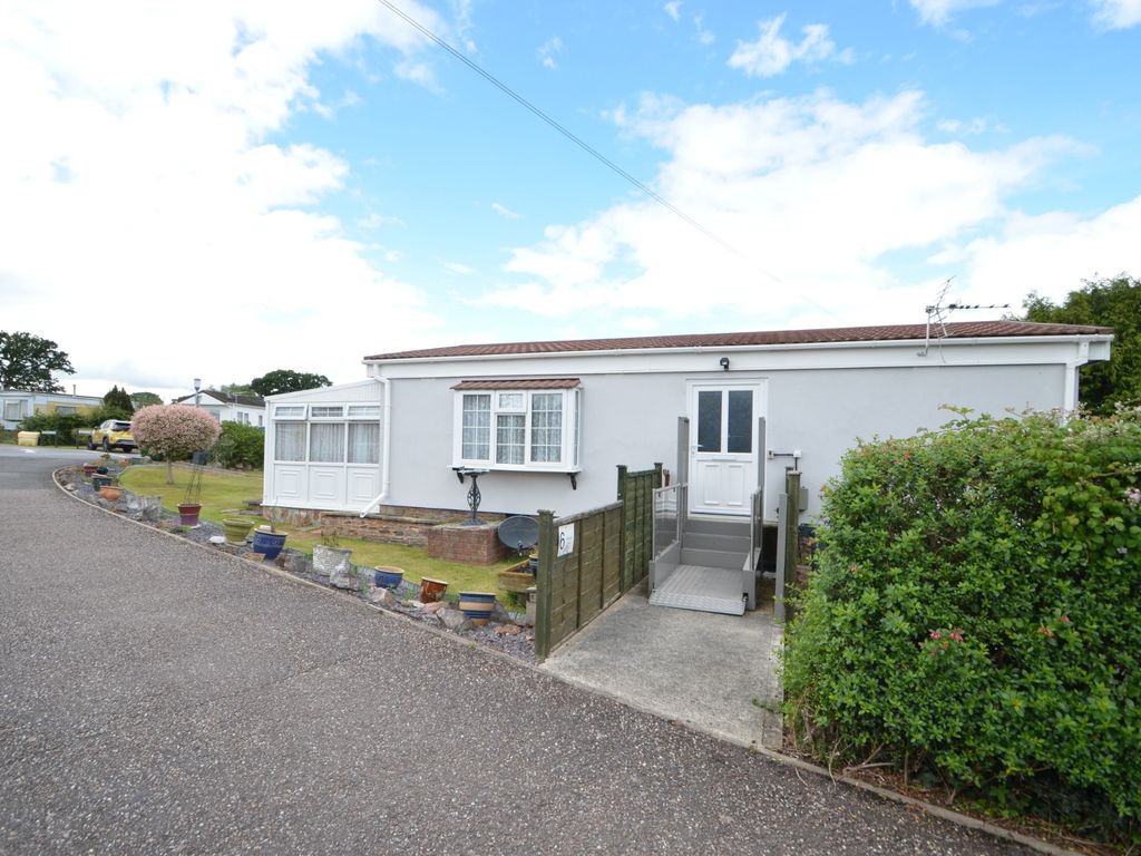 2 bed mobile/park home for sale in Hazelmead Road, Cat & Fiddle Park
