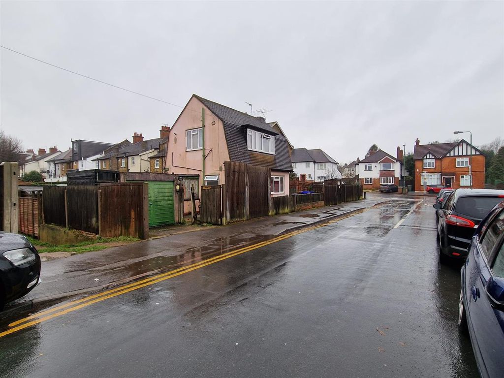 Land for sale in 2 Tilehurst Road, Cheam, Sutton SM3, £250,000 Zoopla