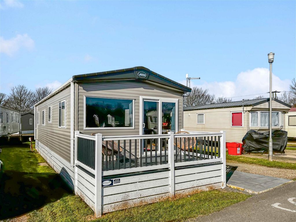 2 bed mobile/park home for sale in Bh003, Marlie Holiday Park