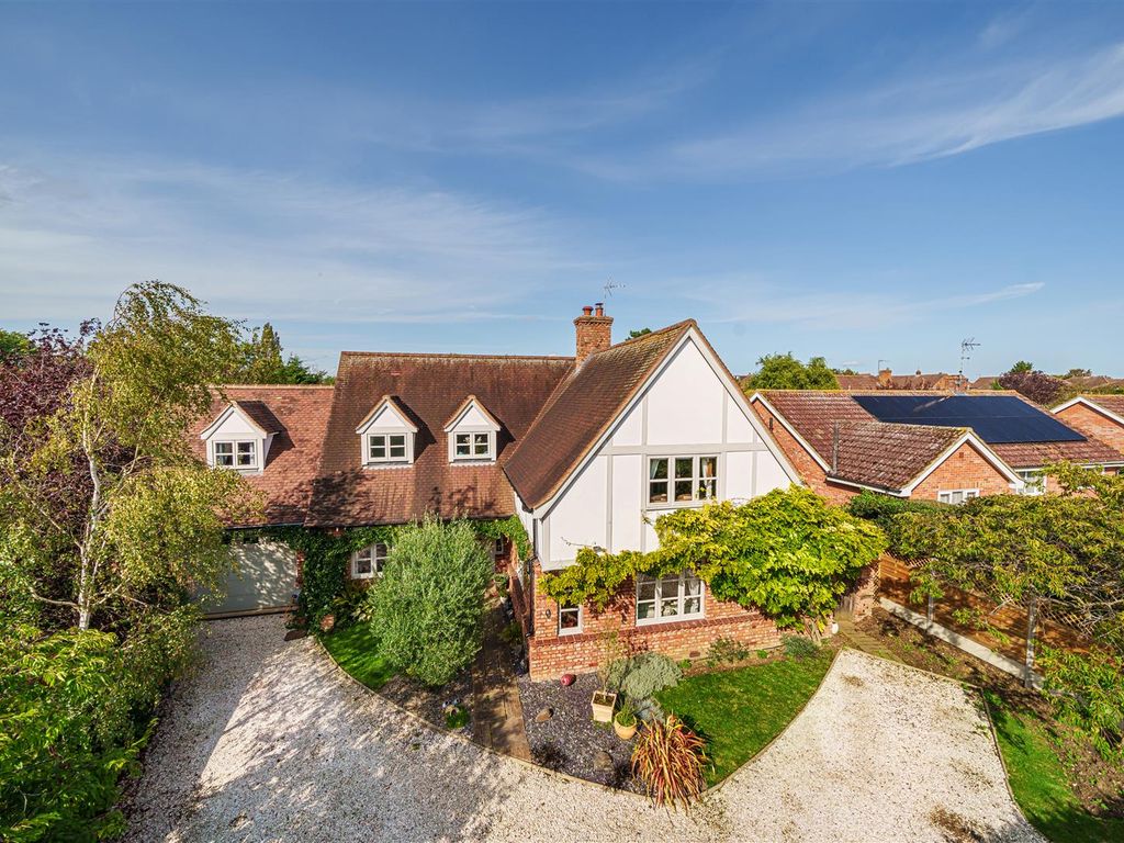 4 bed detached house for sale in Kimbolton Road, Bedford MK41, £