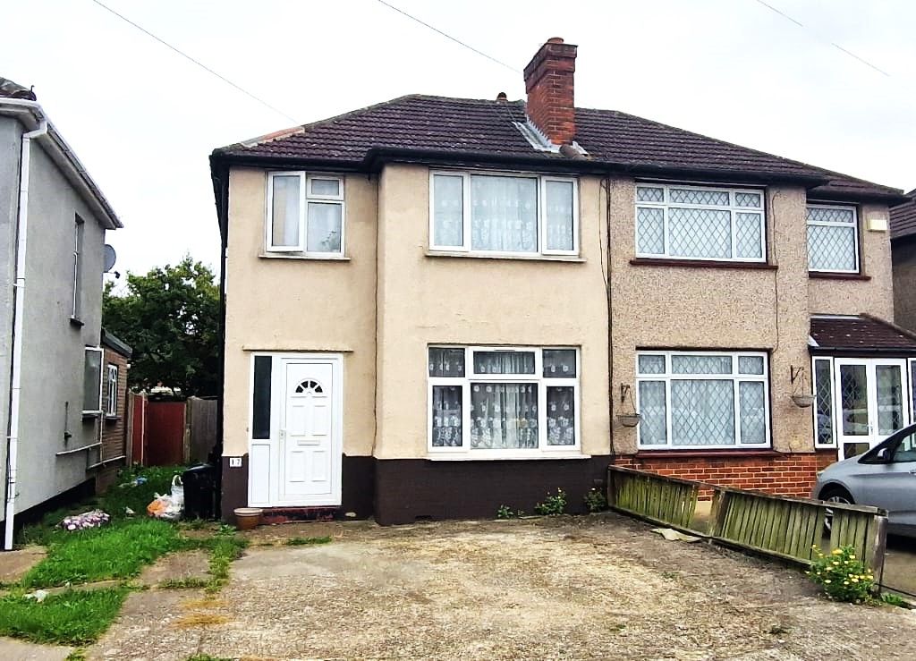 3 bed semidetached house for sale in Leven Way, Hayes UB3, £490,000