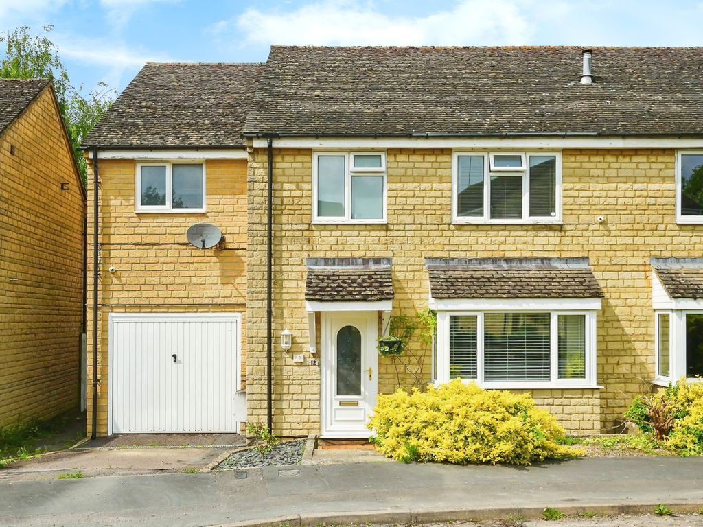 4 bed semidetached house for sale in Church Meadow, Chipping Norton