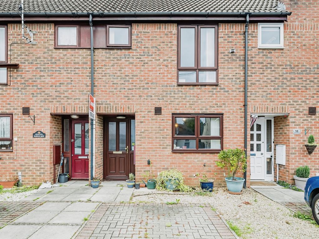 2 bed terraced house for sale in Warwick Row, Aylesbury HP20, £130,000