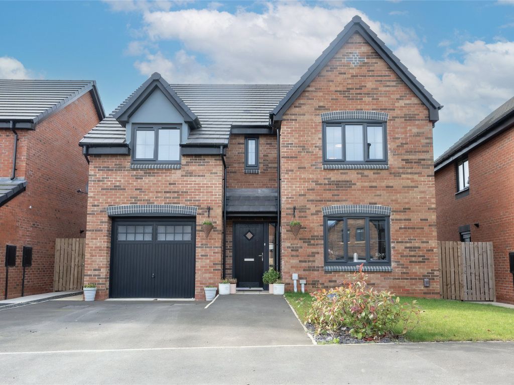 4 bed detached house for sale in Peregrine Way, Abbey Heights, North