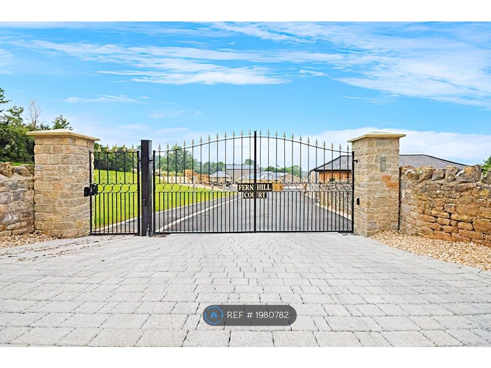 3 bed bungalow to rent in Fernhill Court, Almondsbury, Bristol BS32, £