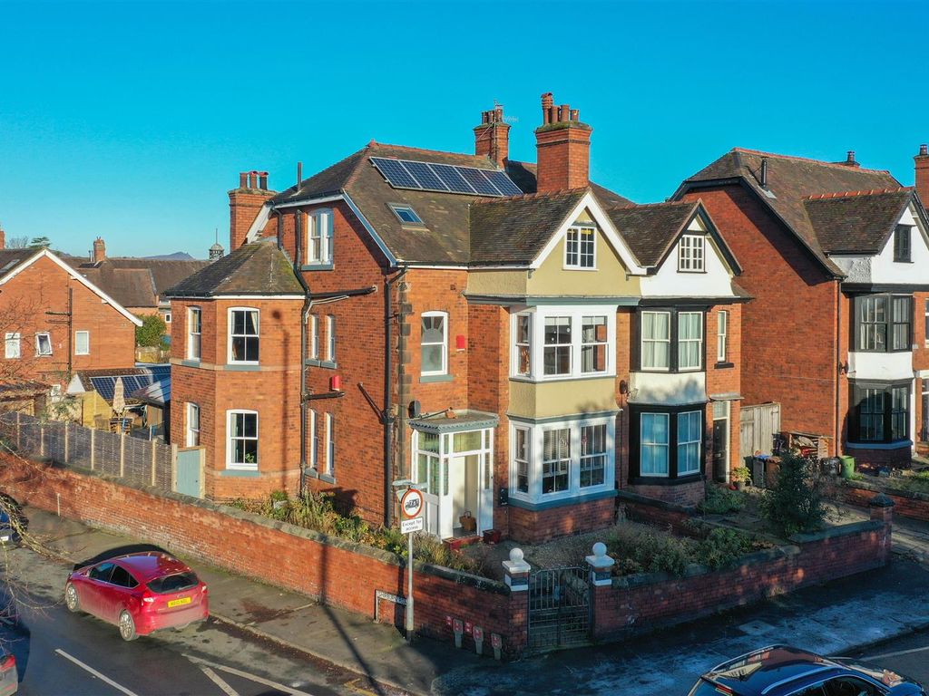 6 bed semidetached house for sale in Ashbourne Road, Leek ST13, £