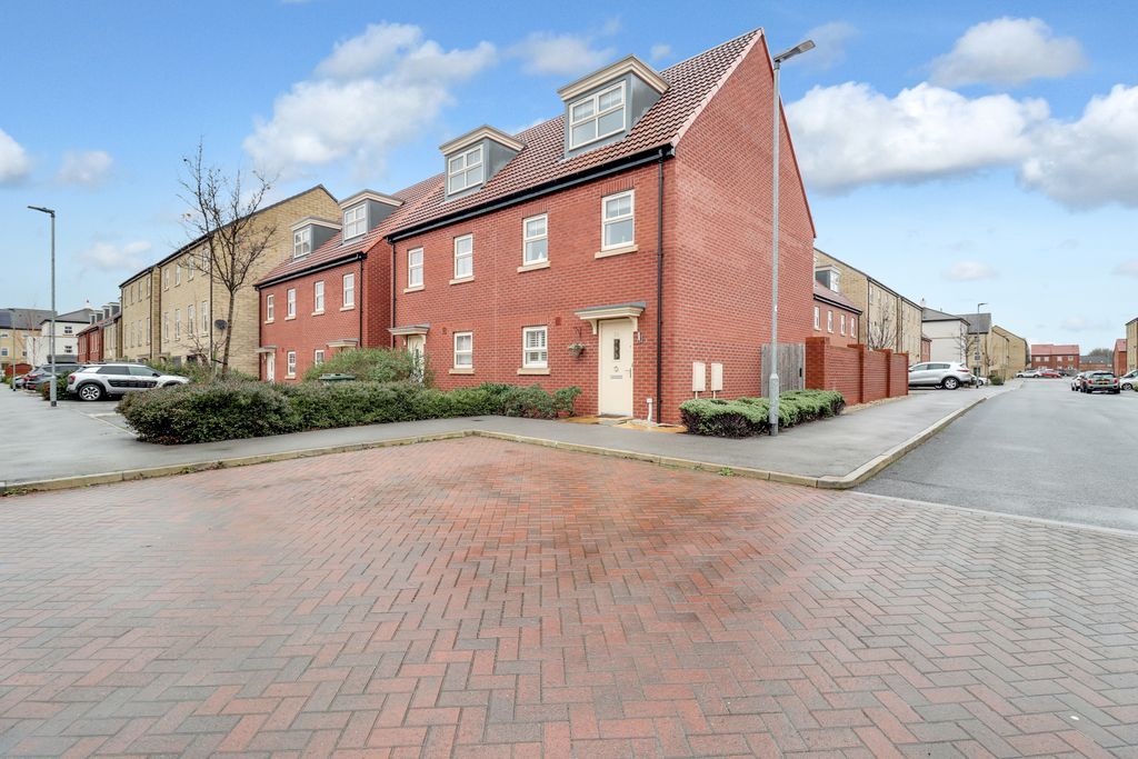 3 bed semidetached house for sale in Seals Drive, Ackworth, Pontefract