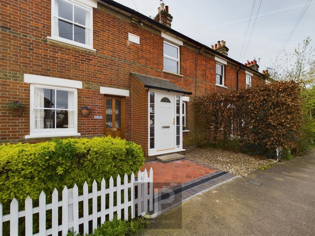 2 bed cottage for sale in Woodman Road, Warley, Brentwood CM14, £