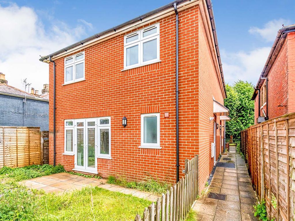 2 bed semidetached house for sale in Junction Road, Totton