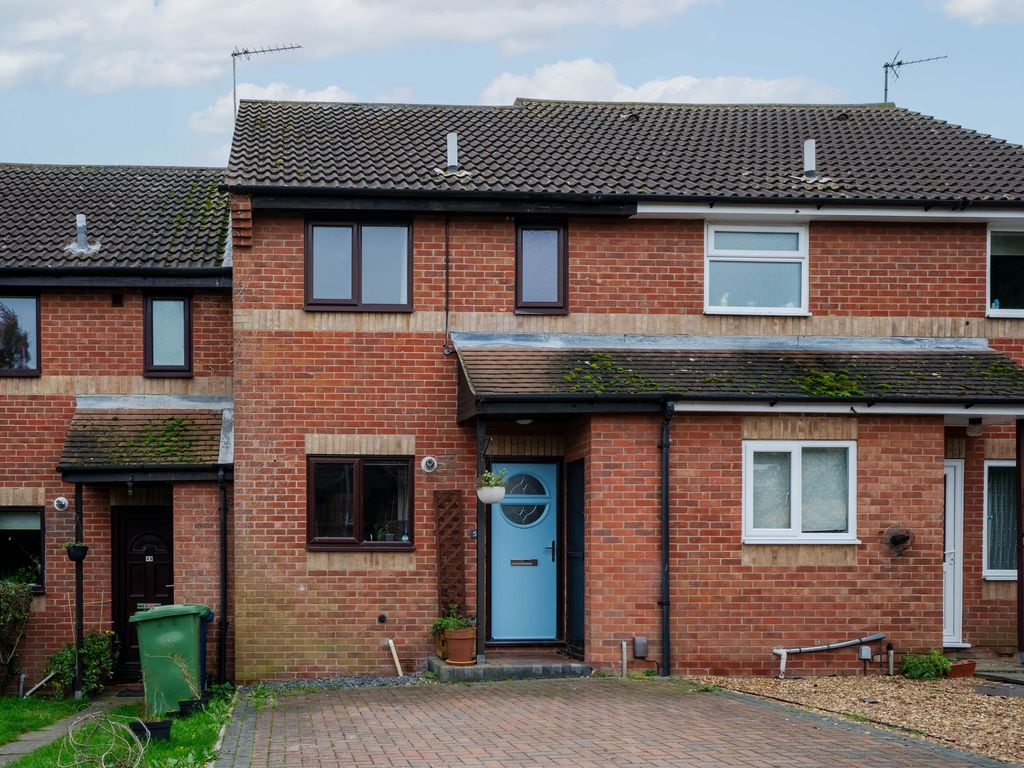 2 bed terraced house for sale in The Spinney, Bar Hill CB23, £280,000