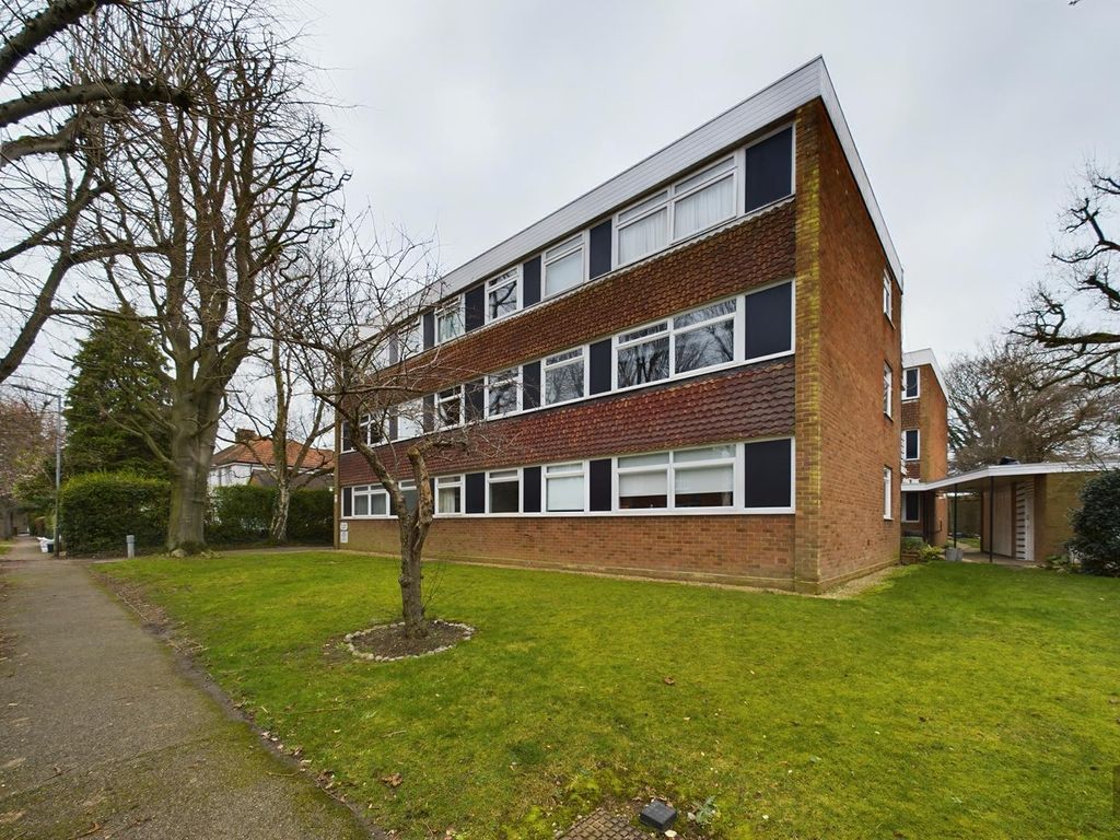 2 bed flat for sale in Highland Avenue, Brentwood CM15, £325,000 Zoopla
