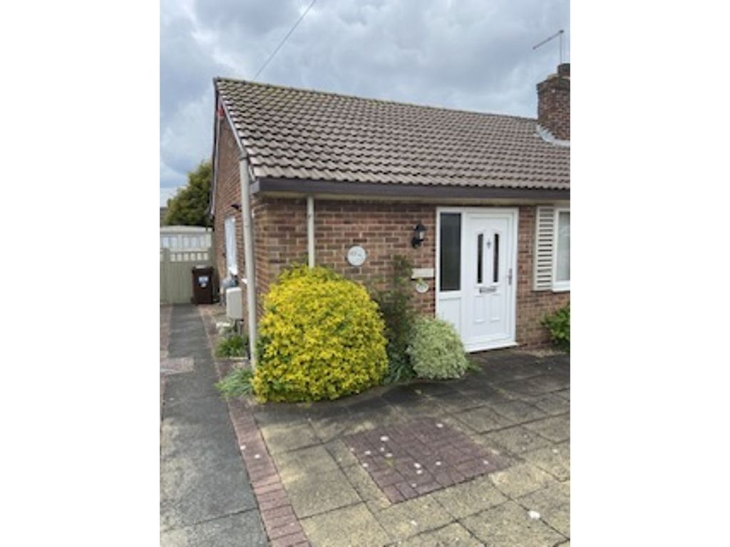 2 bed semidetached bungalow for sale in Thoresby Drive, Cleckheaton