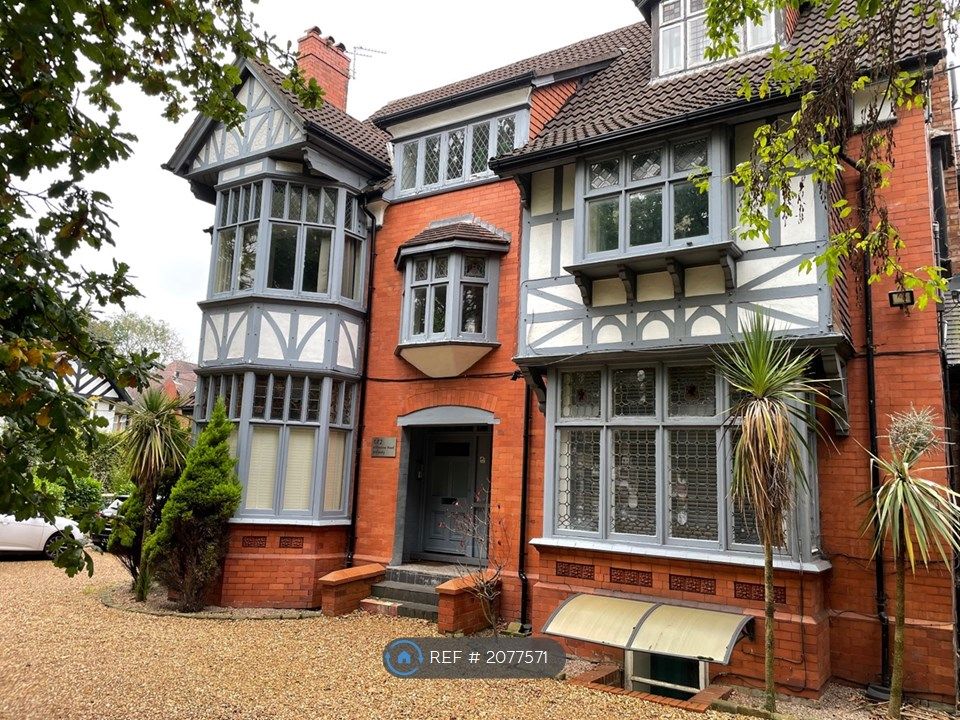 2 bed flat to rent in Wilmslow Road, Manchester M20, £1,300 pcm Zoopla