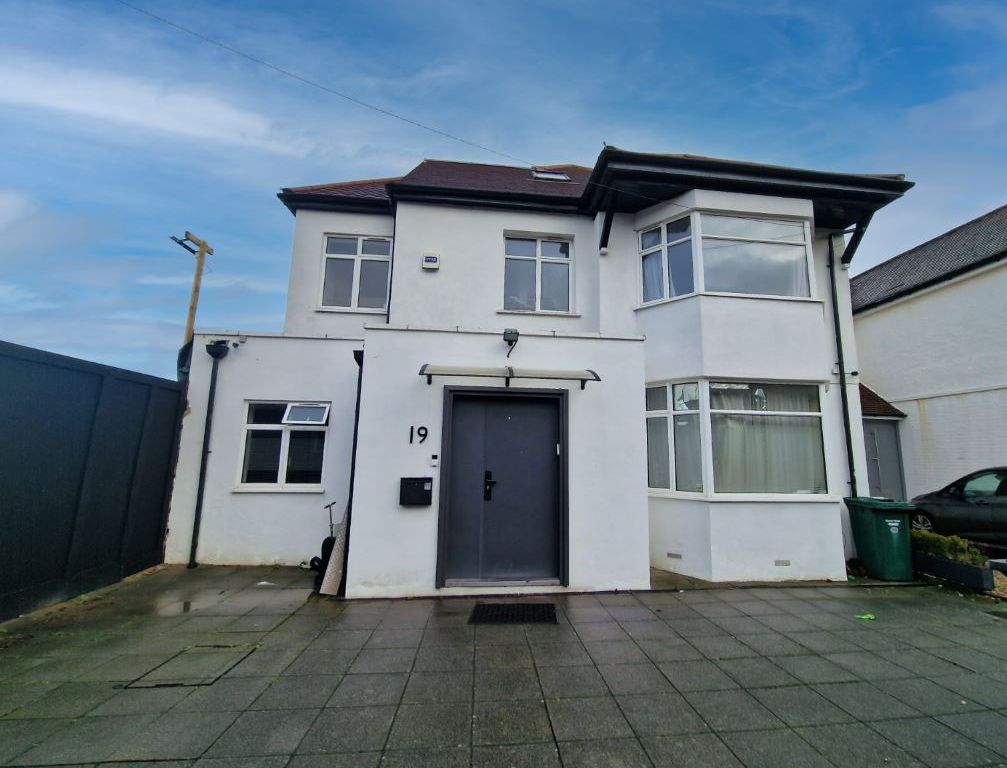 6 bed linkdetached house for sale in Beechcroft Avenue, London NW11, £1,750,000 Zoopla