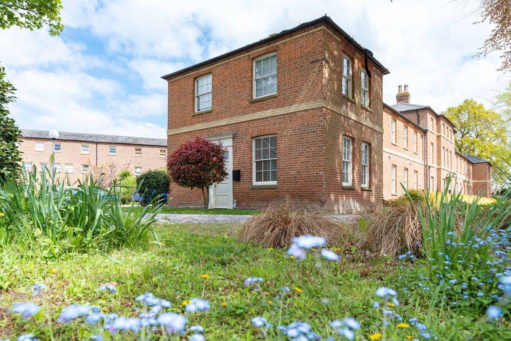 2 bed end terrace house for sale in Orchard Park, Holbeach, Spalding