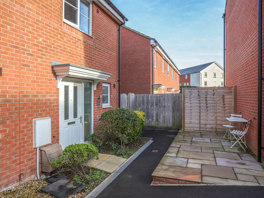 2 bed end terrace house for sale in Burrough Fields, Cranbrook, Exeter