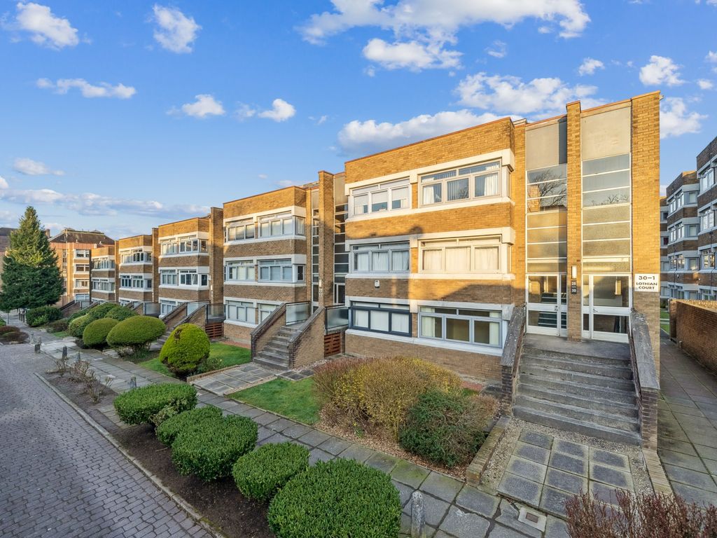 1 bed flat for sale in Lothian Court, Shawlands, Glasgow G41, £109,000