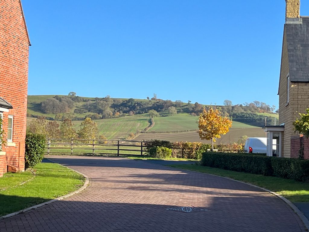 4 bed detached house to rent in Ridge Close, Chipping Campden GL55, £