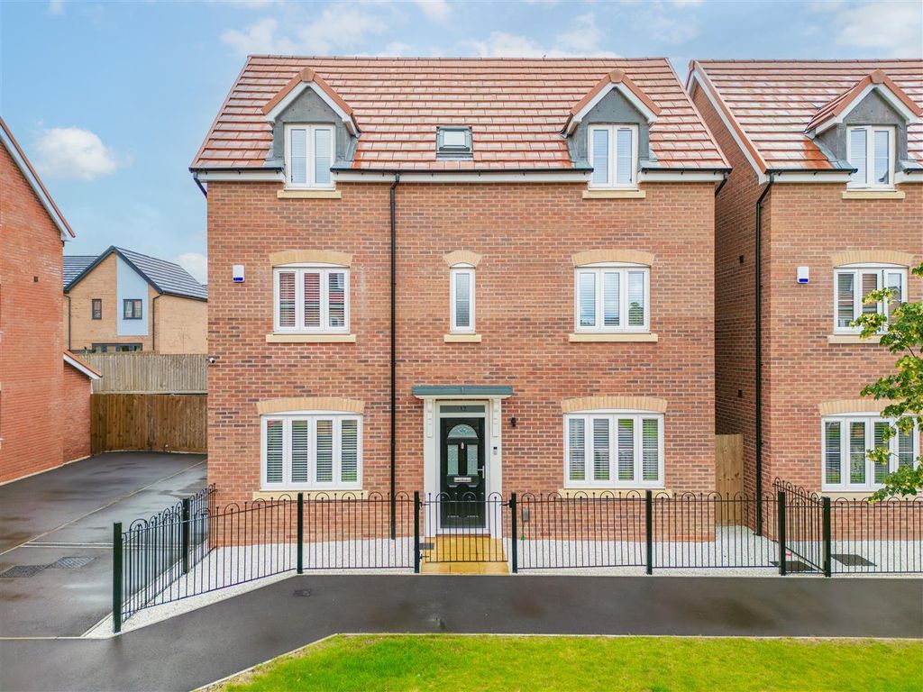 4 bed detached house for sale in Field Farm Way, Stapleford, Nottingham NG9, £400,000 Zoopla