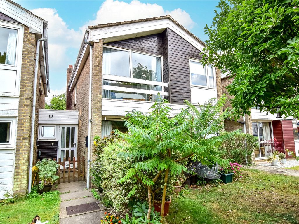 4 bed detached house for sale in Milton Lawns, Amersham