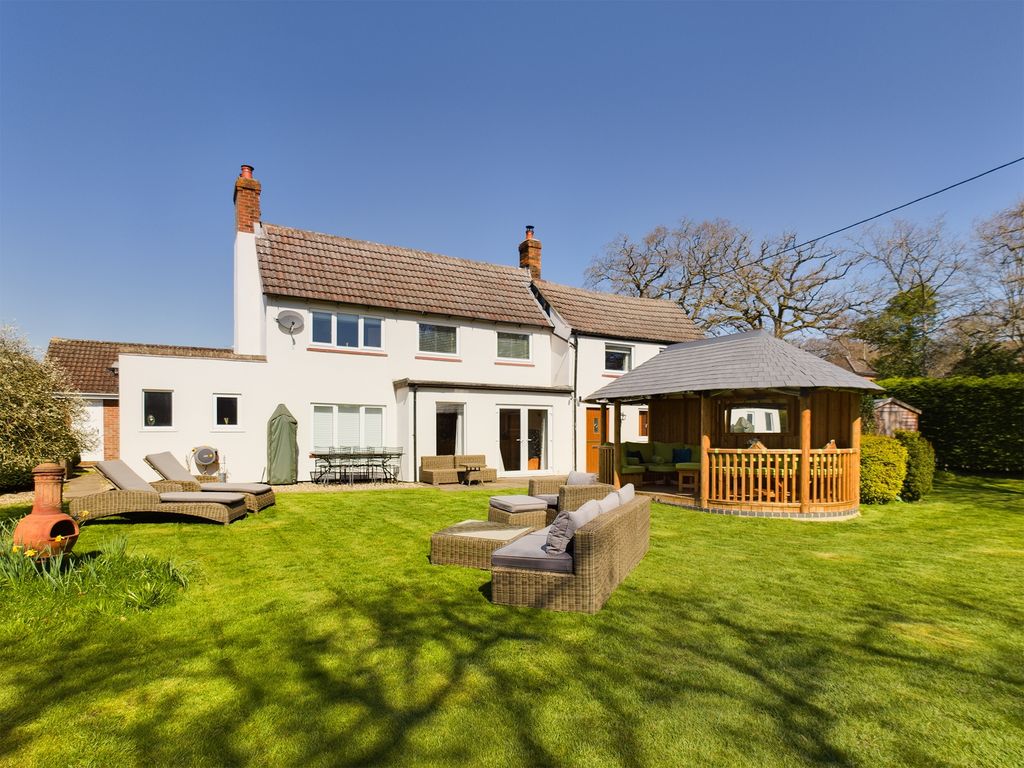 5 bed semidetached house for sale in Baughurst Road, Baughurst RG26