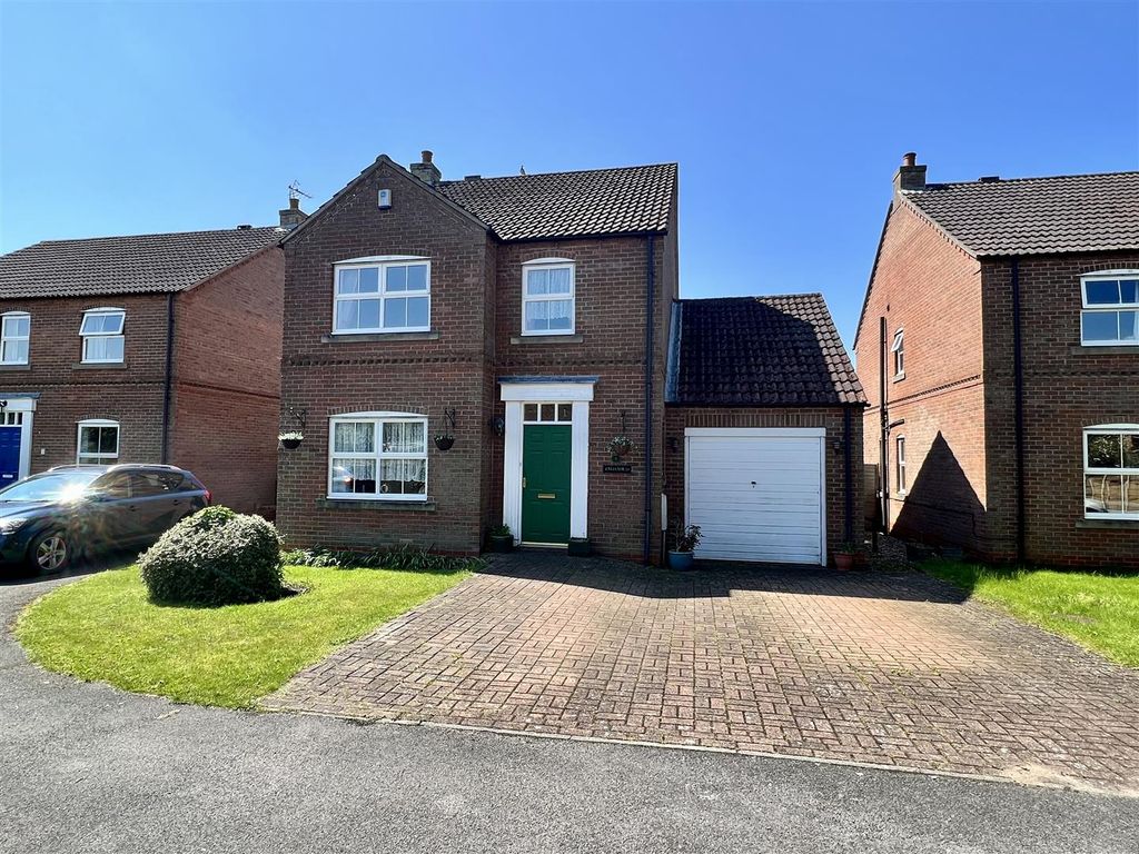 4 bed detached house for sale in Swales Drive, Market Weighton, York